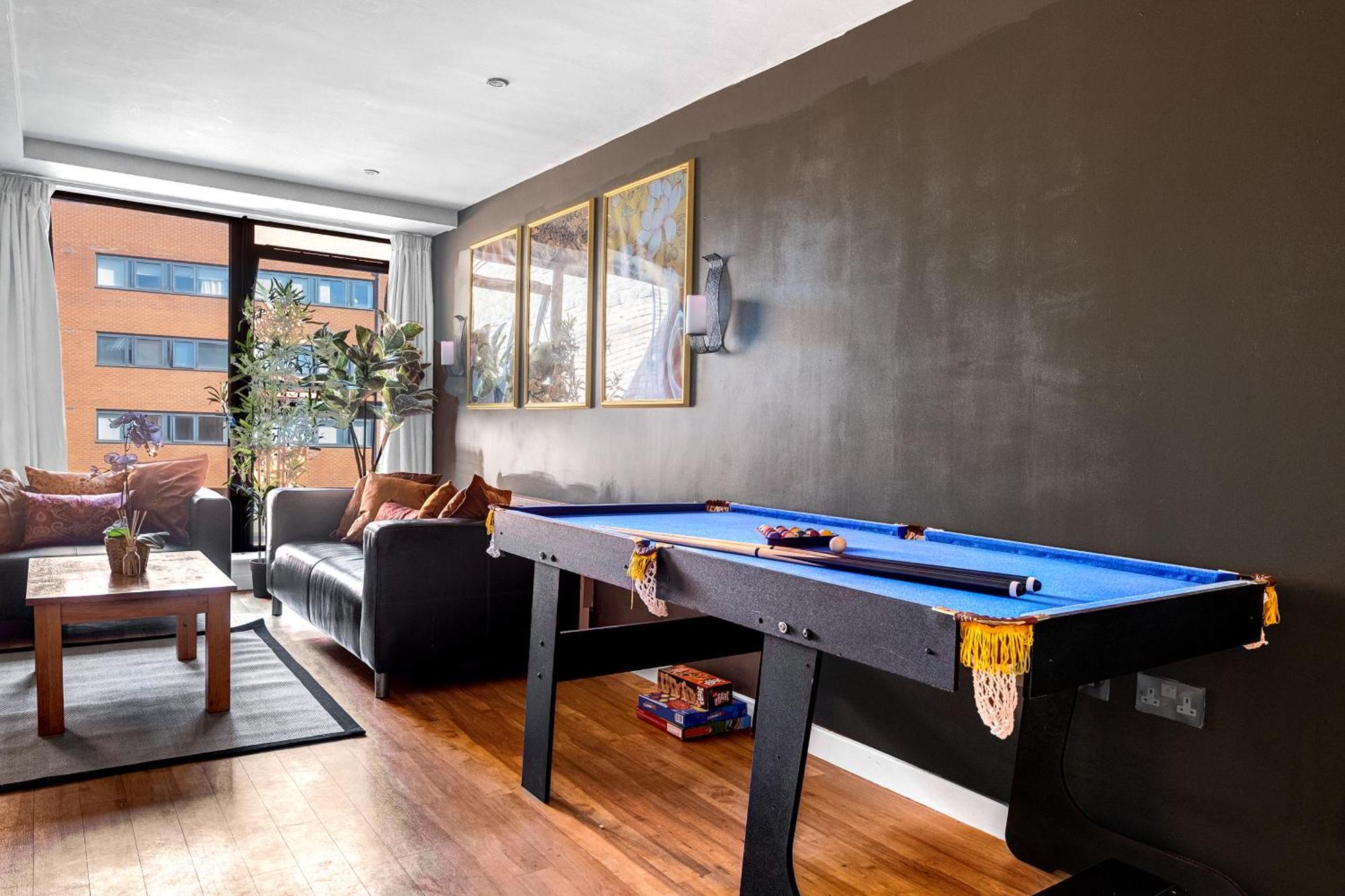 Thai - Free Parking - Pool Table - Nexflix - Centre Apartment
