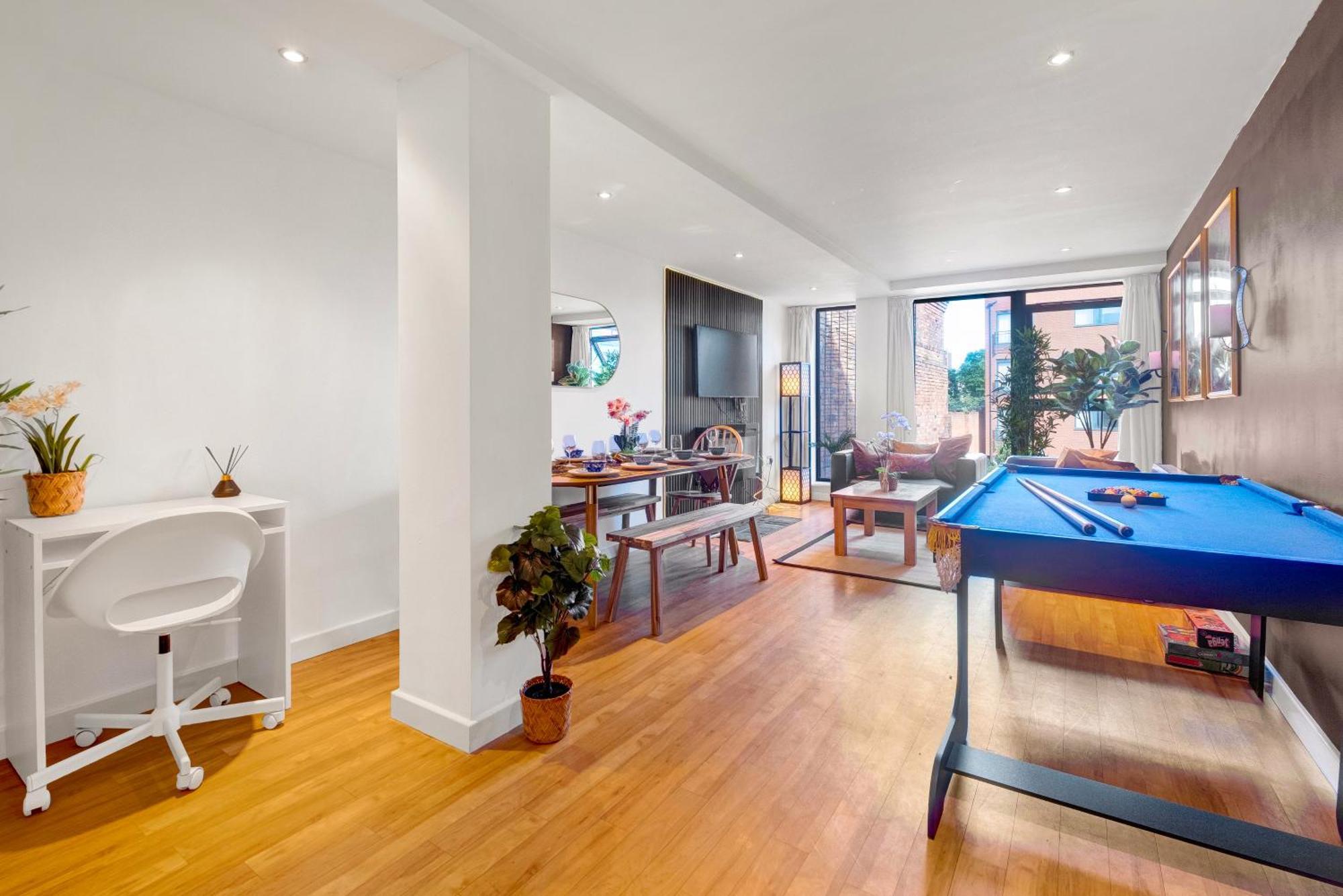 Thai - Free Parking - Pool Table - Nexflix - Centre Apartment