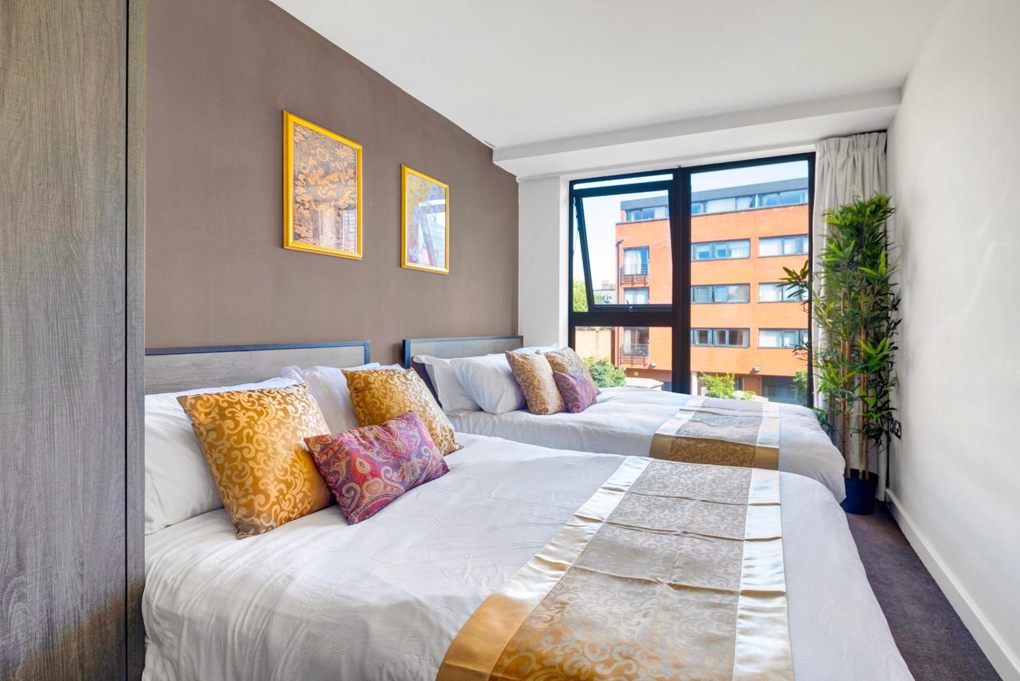 Thai - Free Parking - Pool Table - Nexflix - Centre Apartment