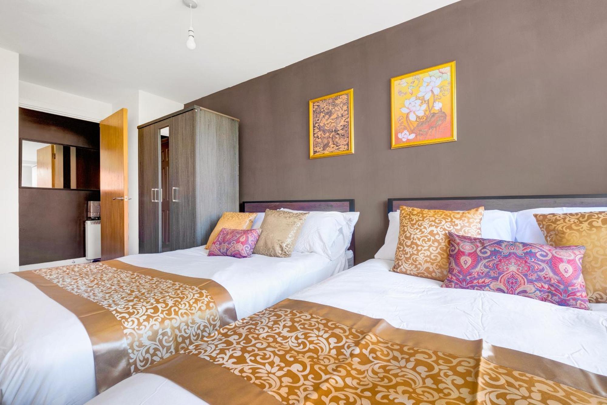 Thai - Free Parking - Pool Table - Nexflix - Centre Apartment
